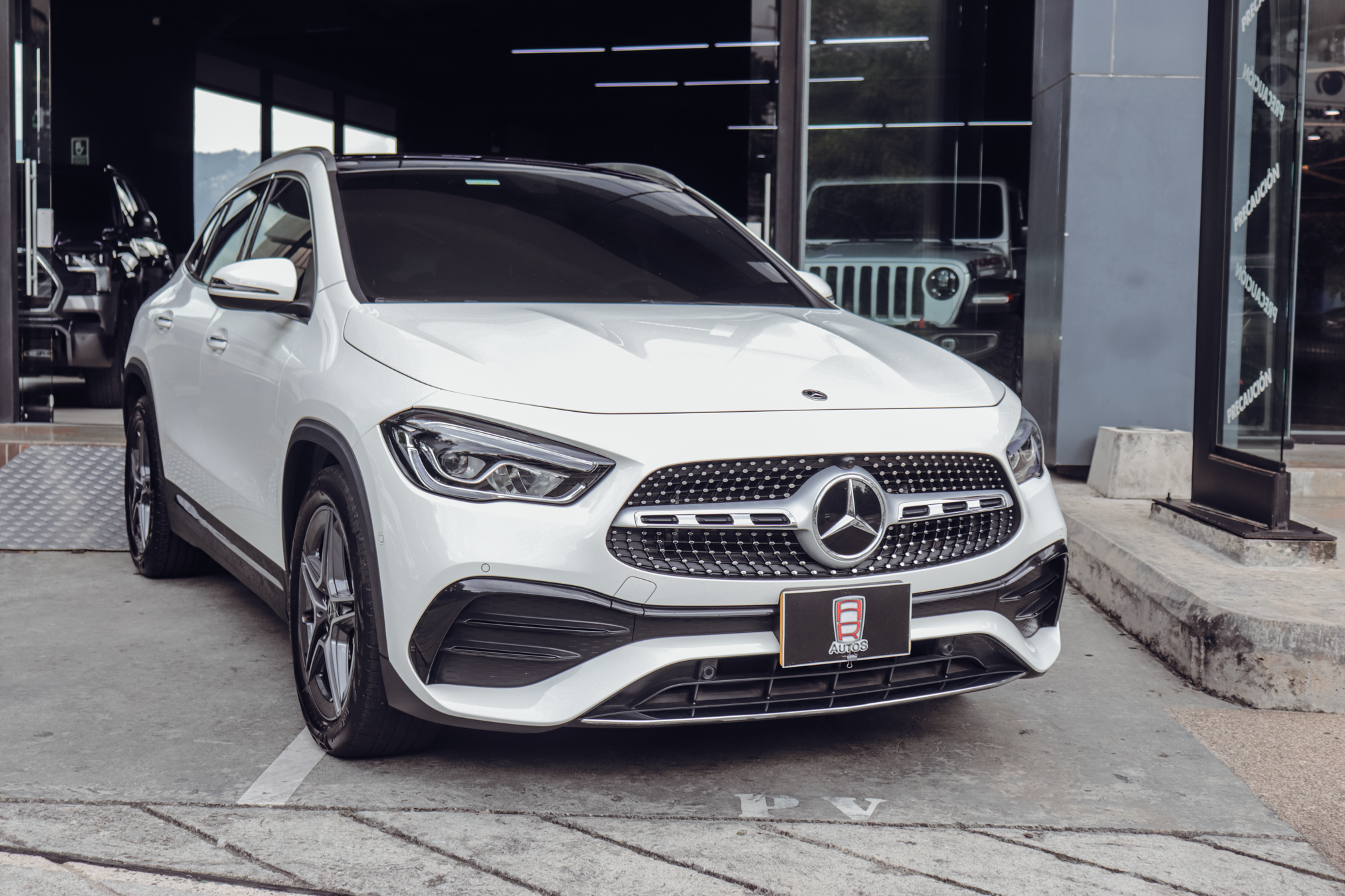 MERCEDES-BENZ GLA 200 2023