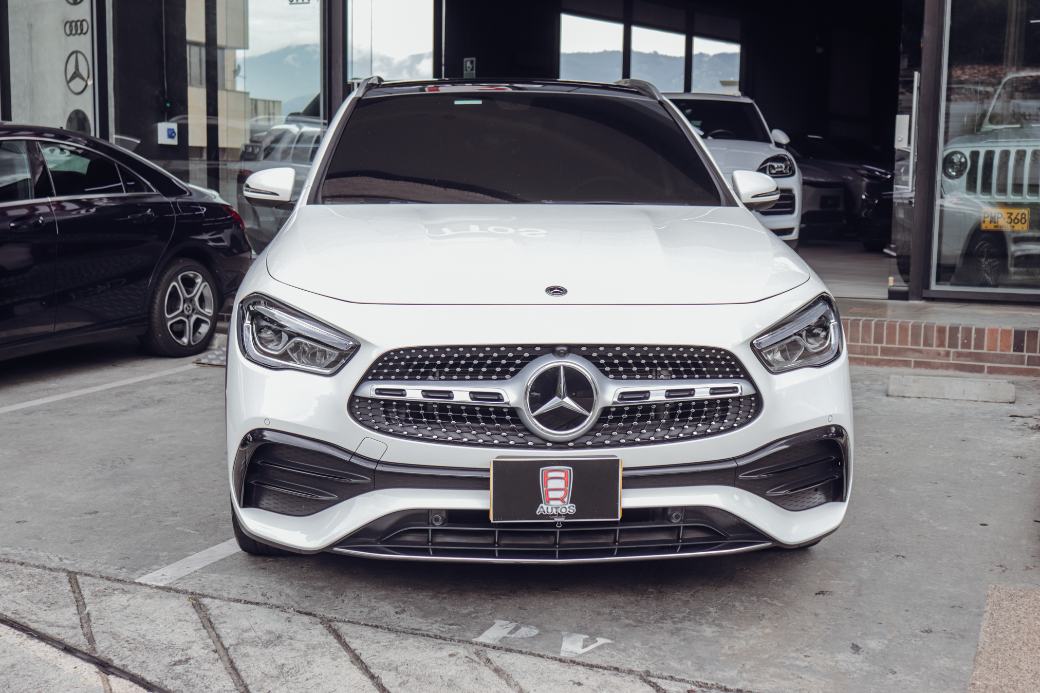 MERCEDES-BENZ GLA 200 2023