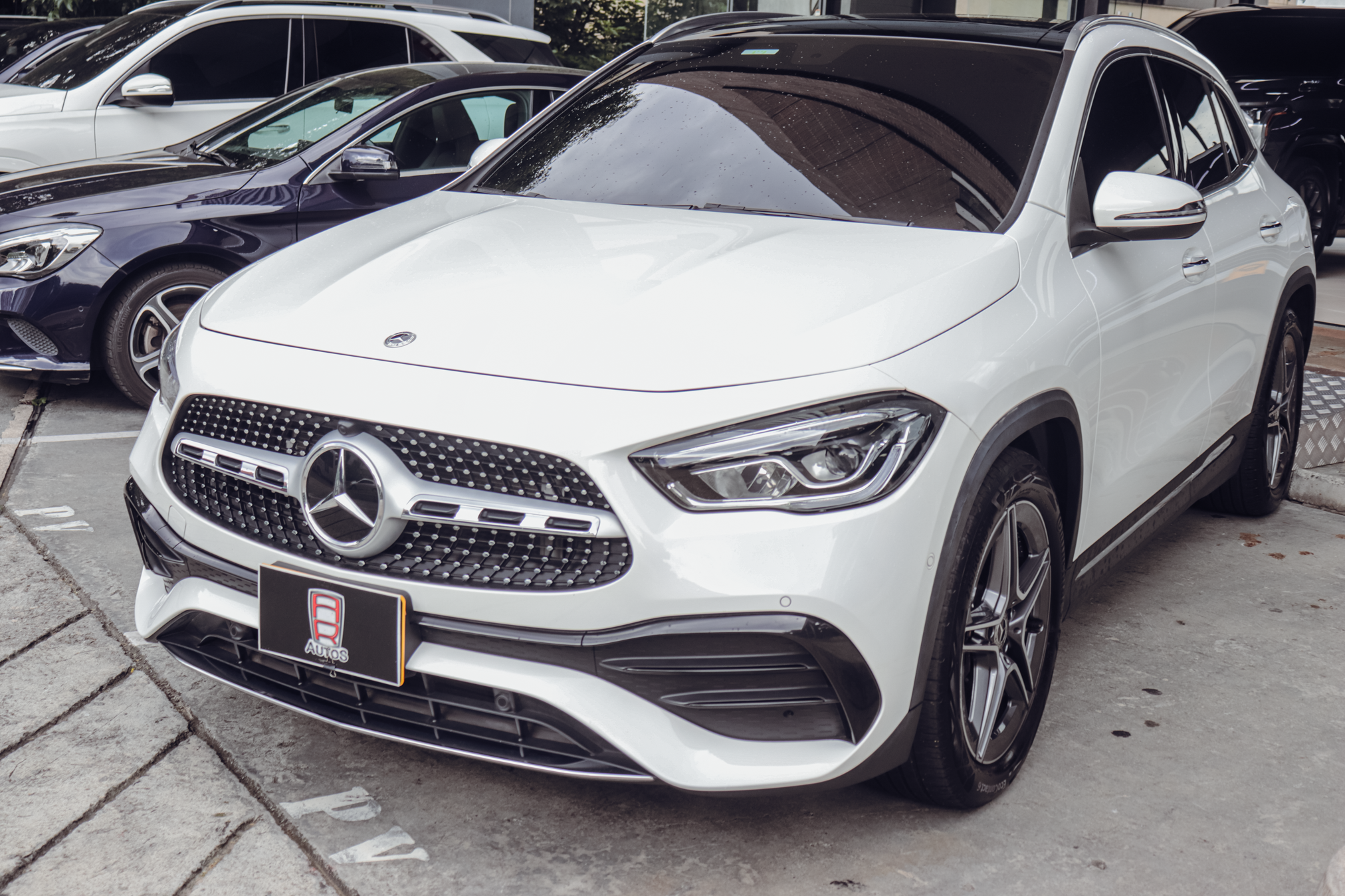 MERCEDES-BENZ GLA 200 2023