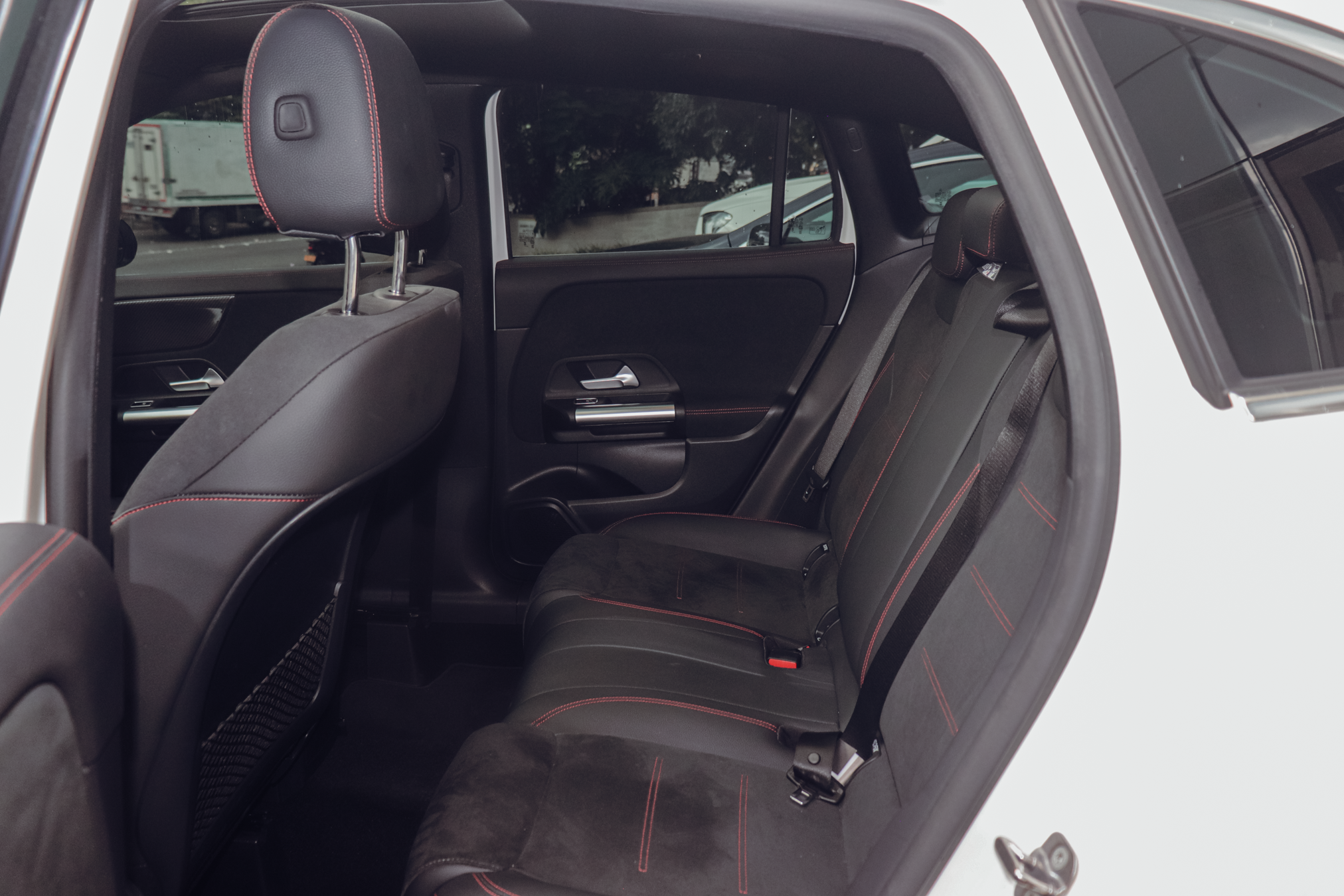MERCEDES-BENZ GLA 200 2023