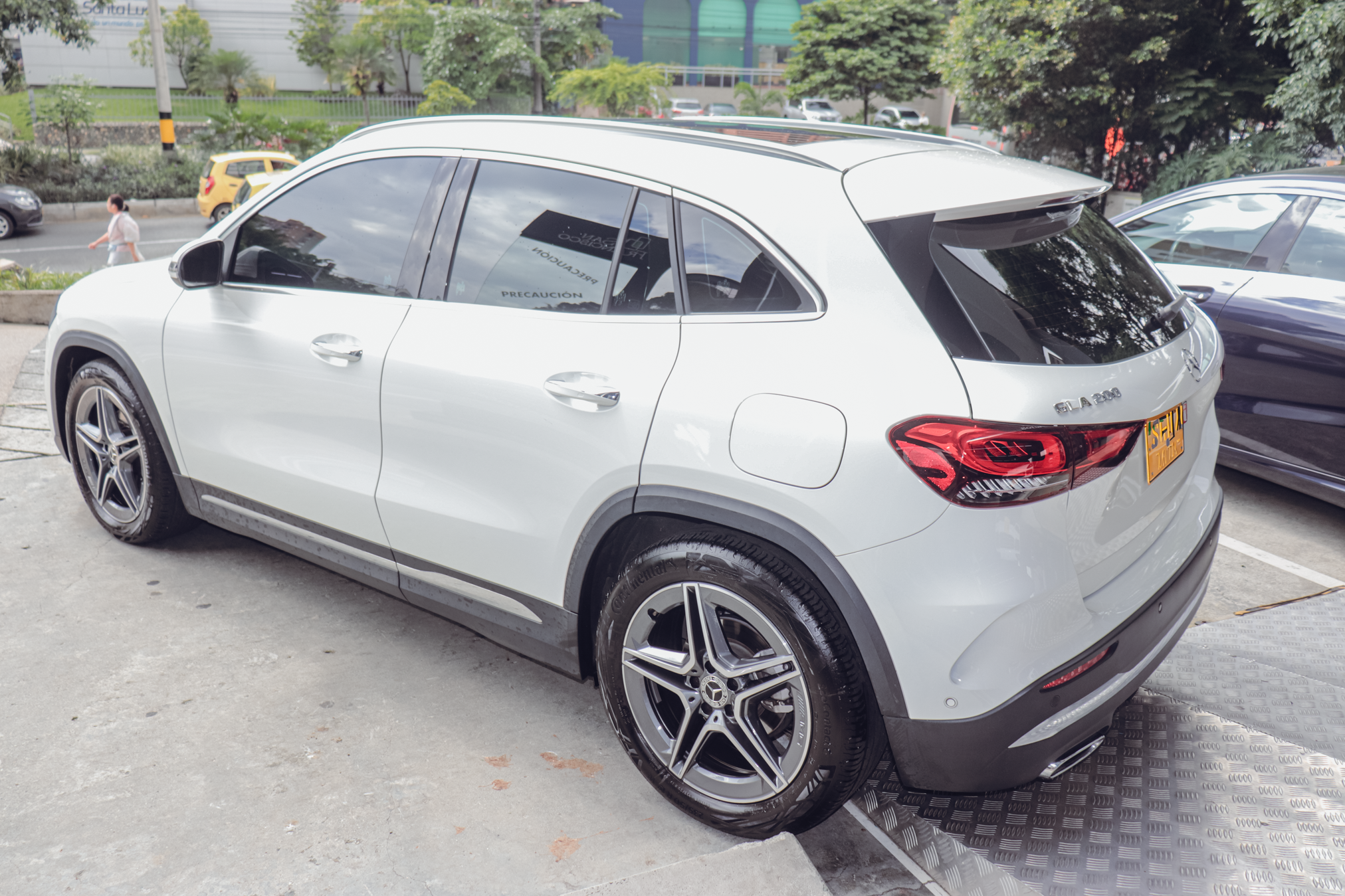 MERCEDES-BENZ GLA 200 2023