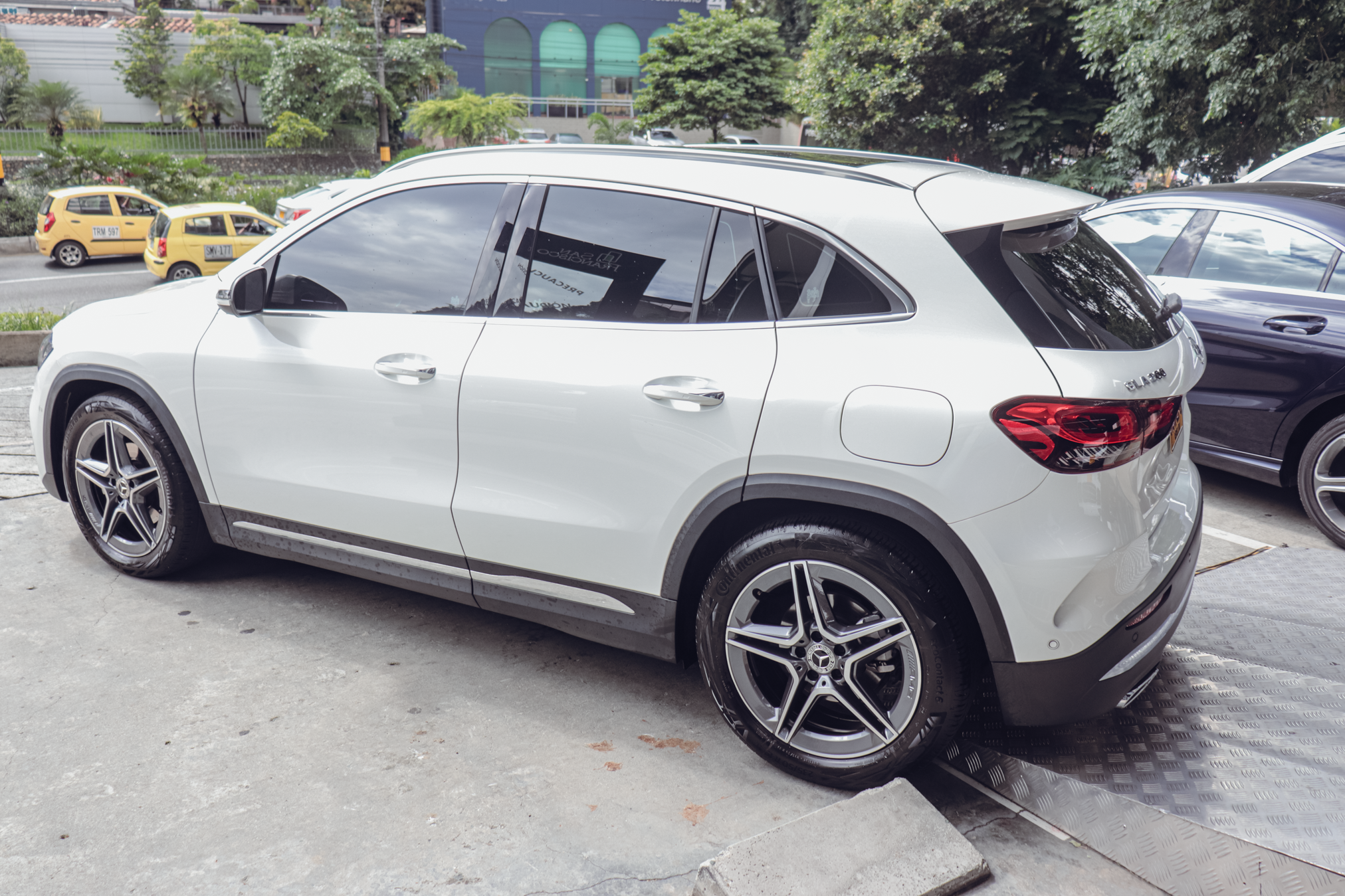 MERCEDES-BENZ GLA 200 2023