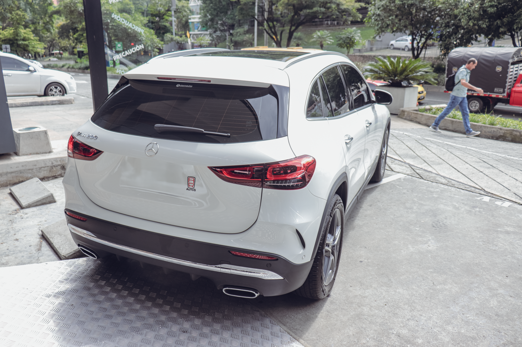 MERCEDES-BENZ GLA 200 2023