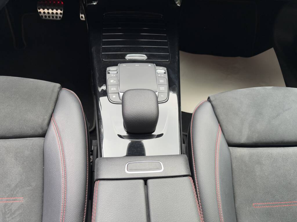 MERCEDES CLA 180 5 1