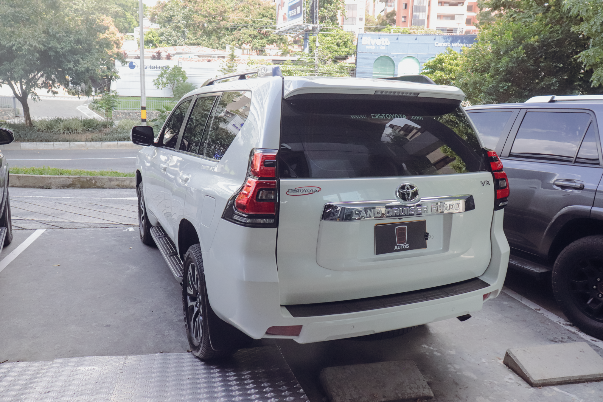TOYOTA LAND CRUISER PRADO VX 2022