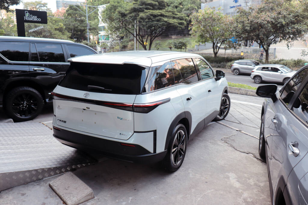 Toyota bZ3X Limited 2025 ID0053 12