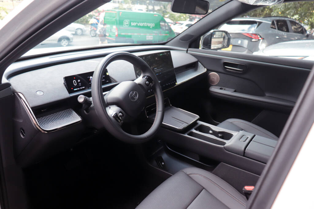 Toyota bZ3X Limited 2025 ID0053 16