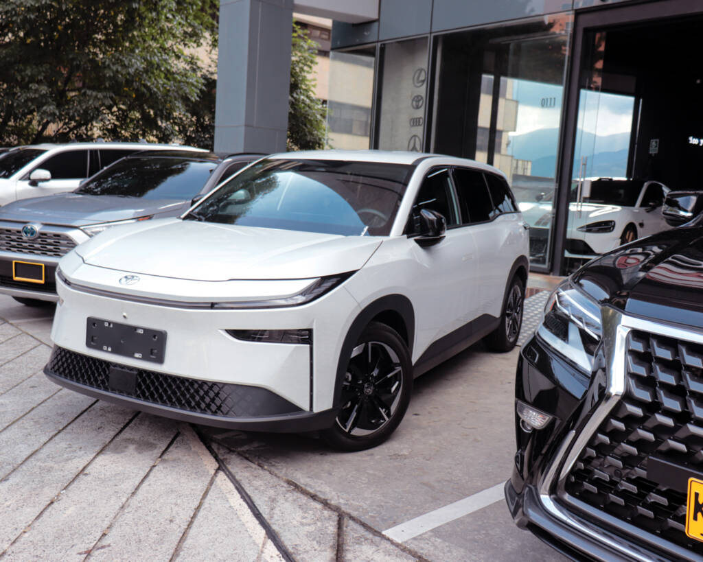 Toyota bZ3X Limited 2025 ID0053 7