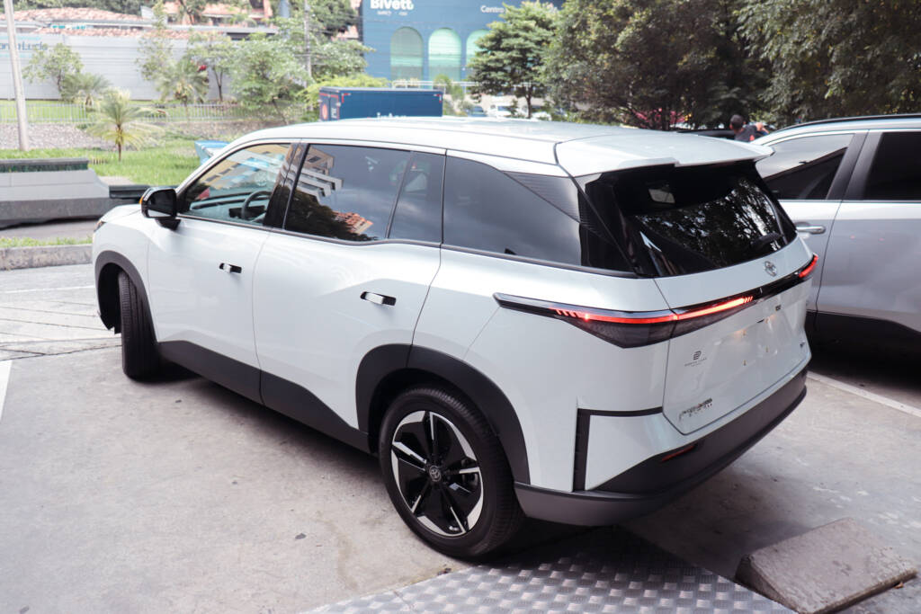 Toyota bZ3X Limited 2025 ID0053 9