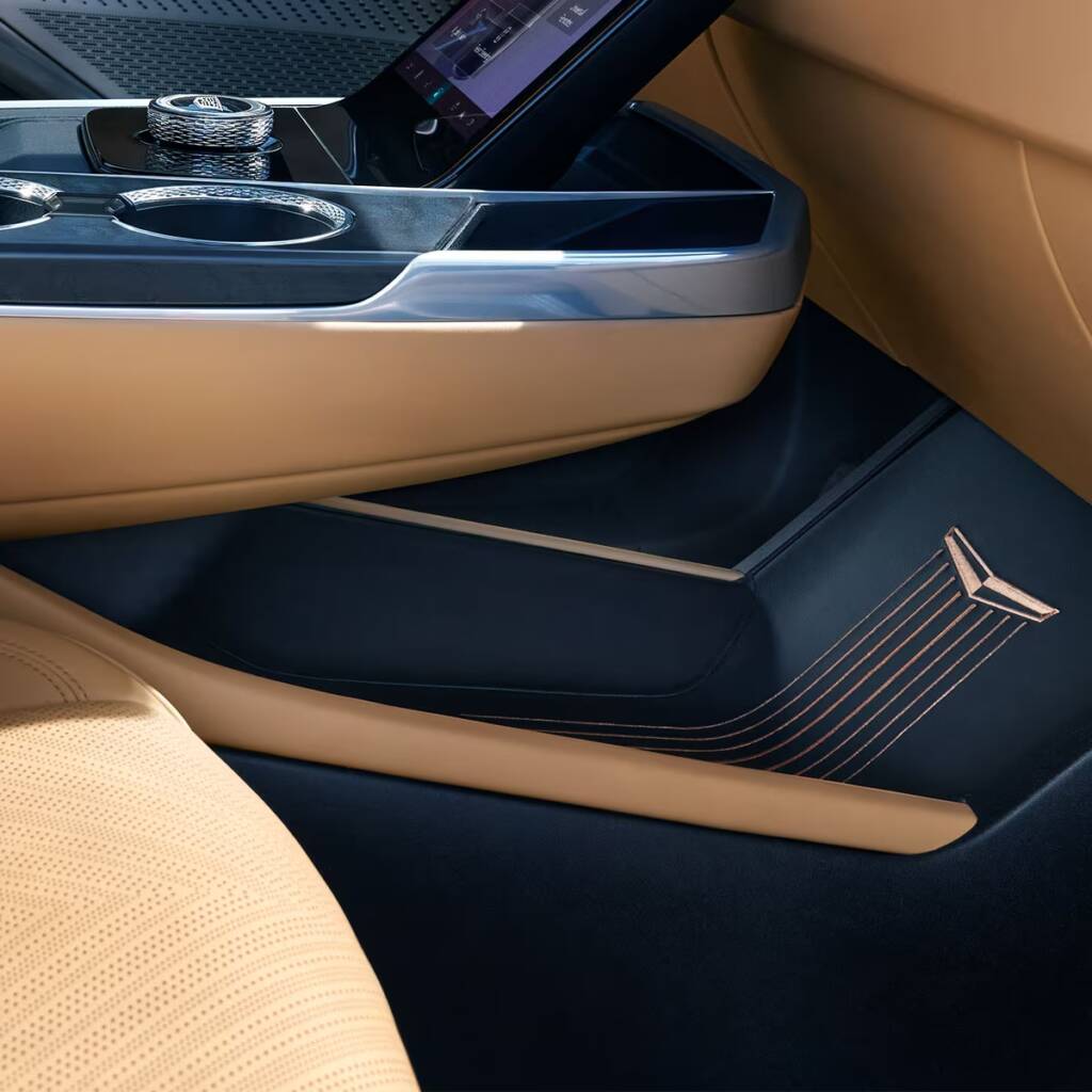 my25 escalade iq gallery interior grid center console