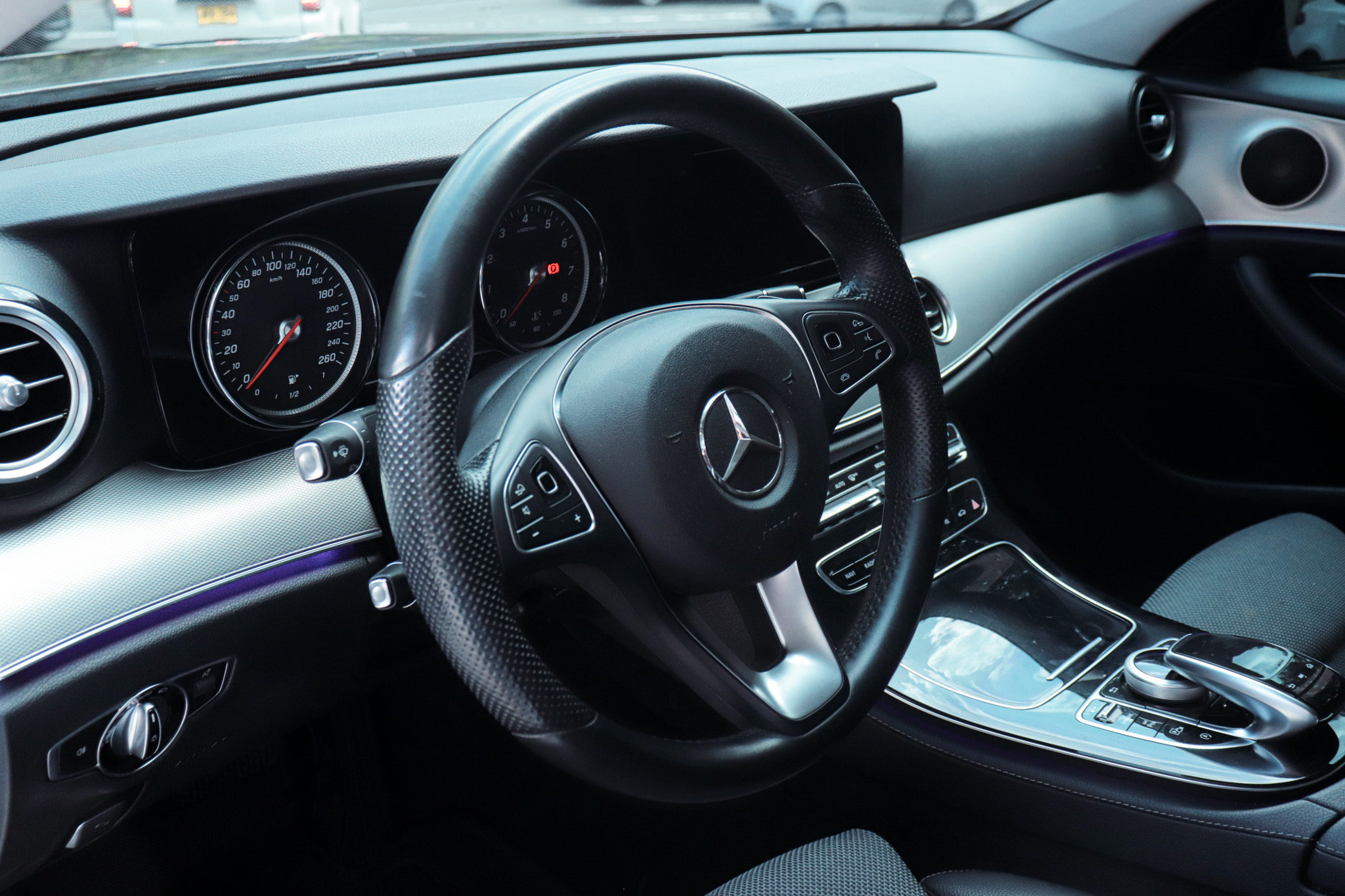MERCEDES-BENZ E200 AVANTGARDE 2017