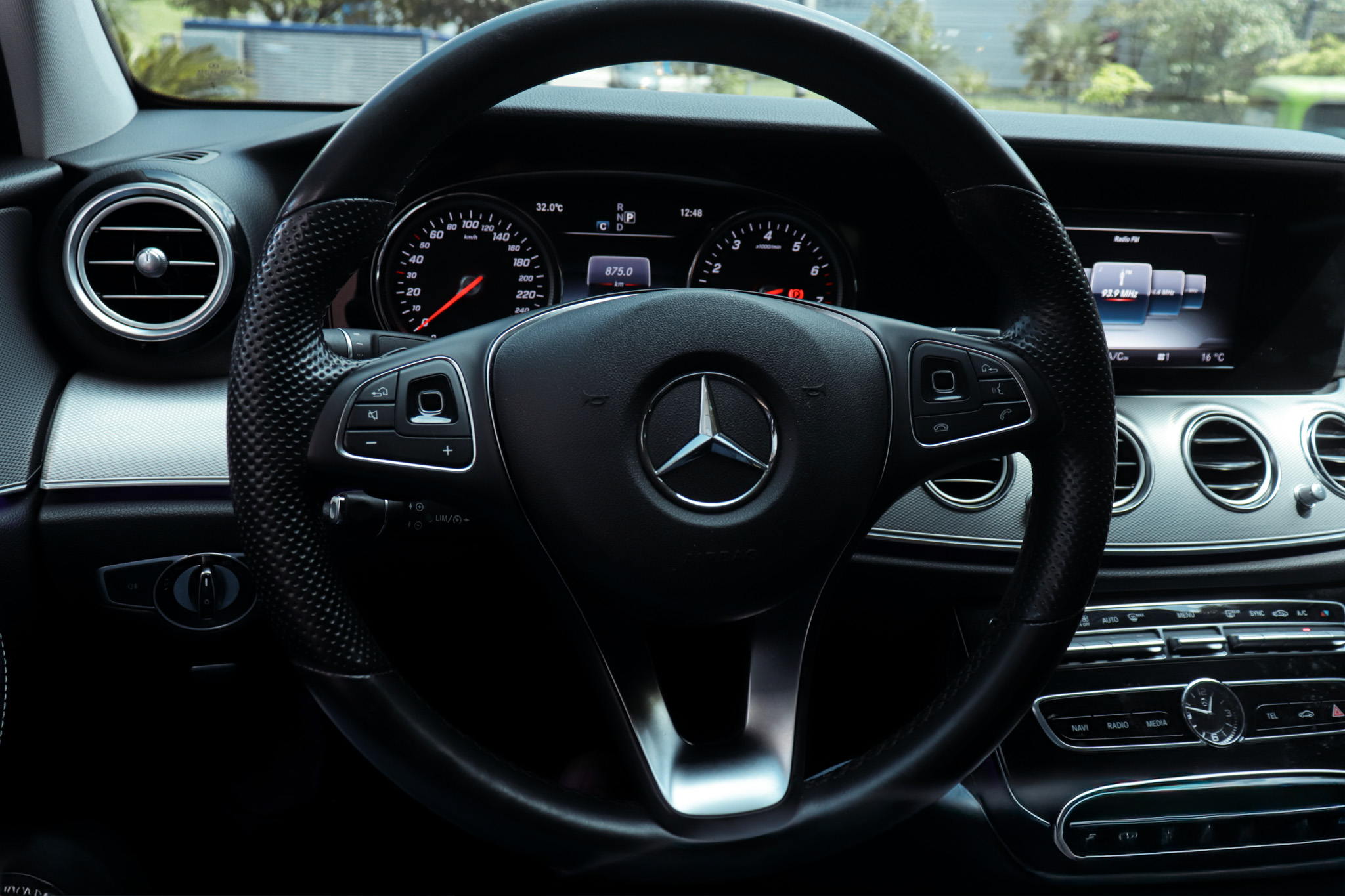 MERCEDES-BENZ E200 AVANTGARDE 2017