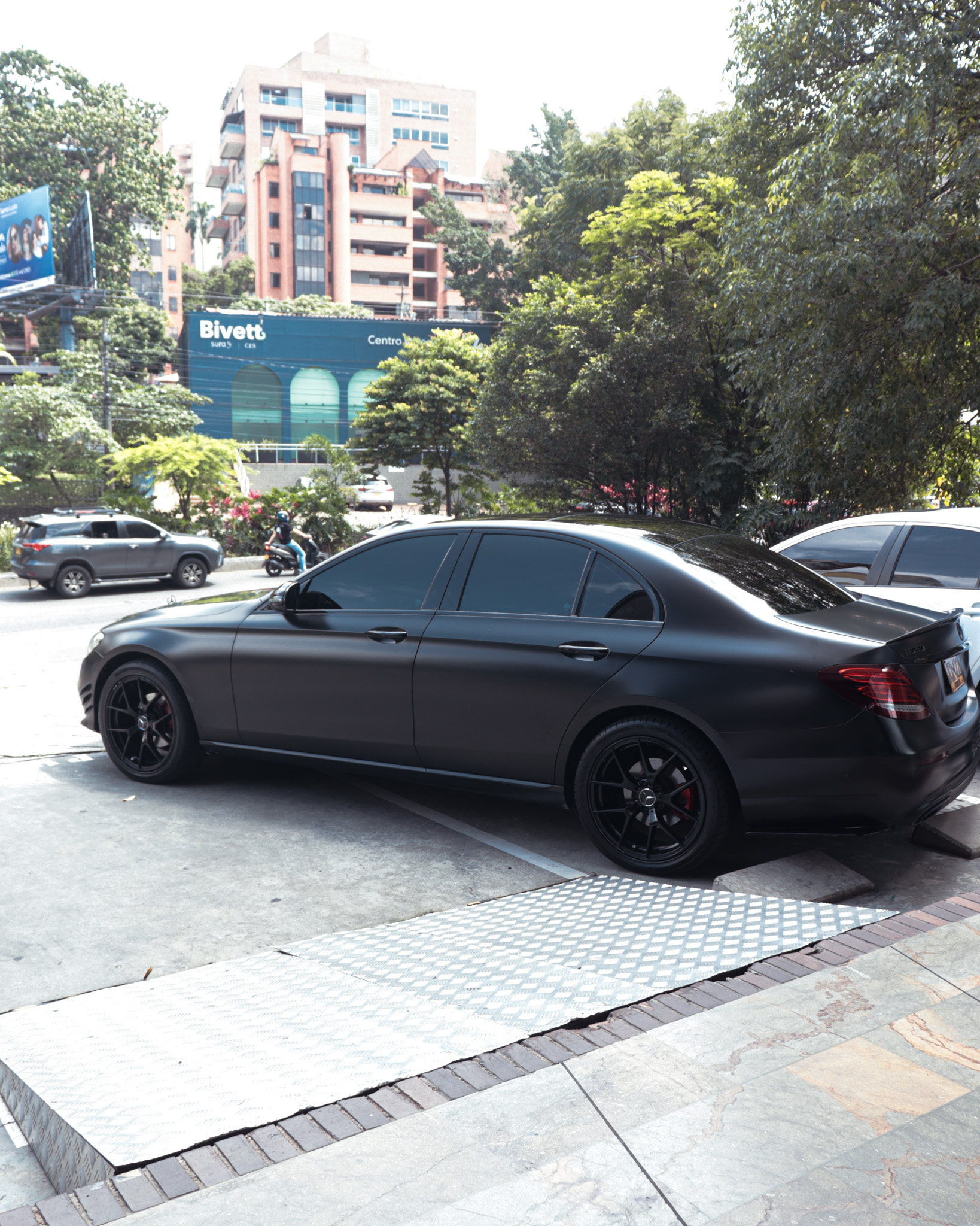 MERCEDES-BENZ E200 AVANTGARDE 2017