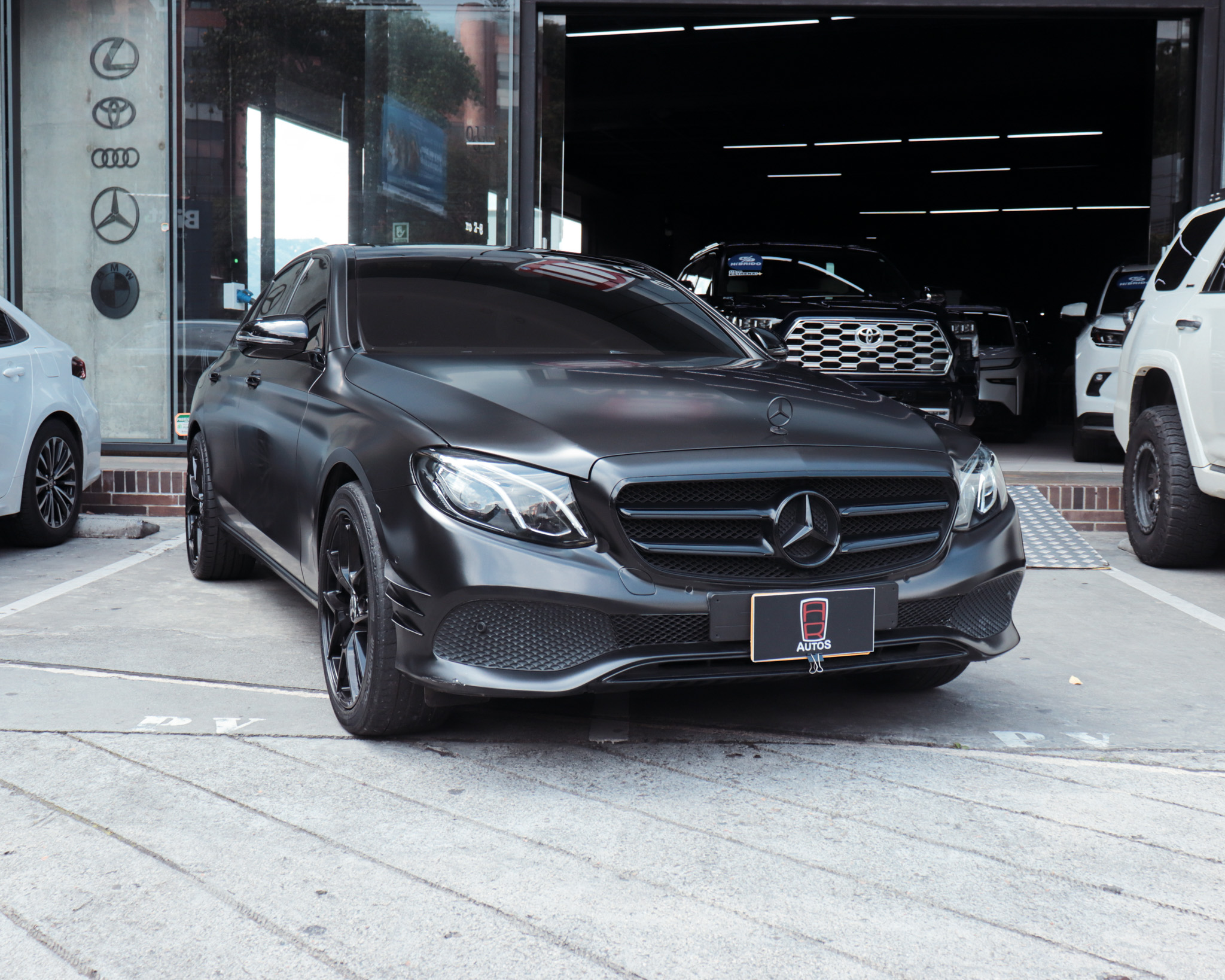 MERCEDES-BENZ E200 AVANTGARDE 2017