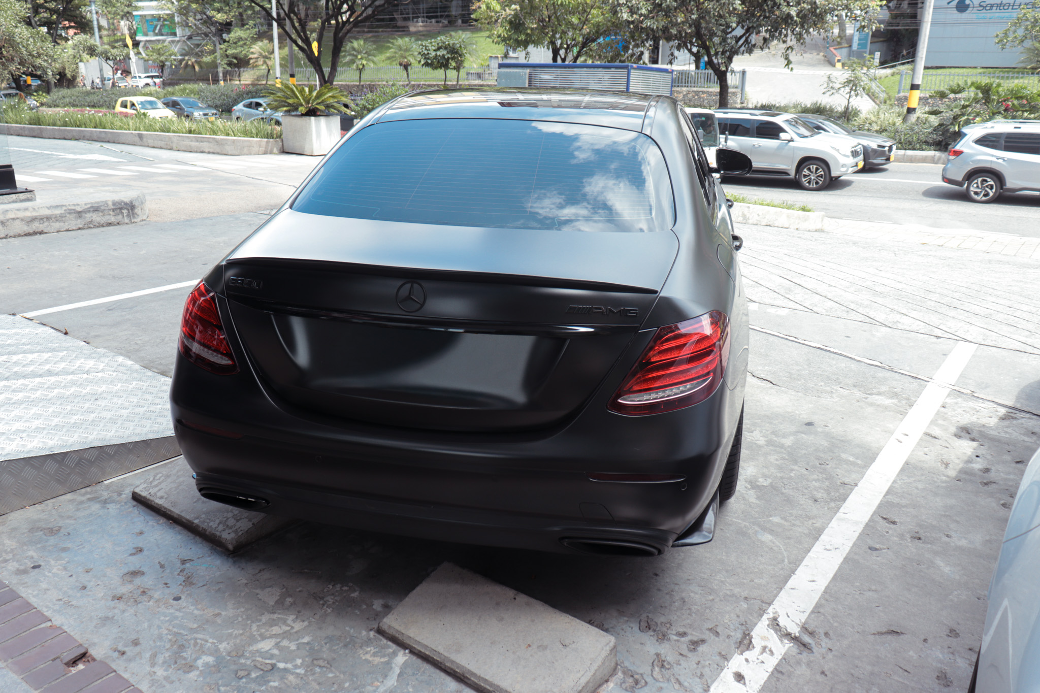 MERCEDES-BENZ E200 AVANTGARDE 2017