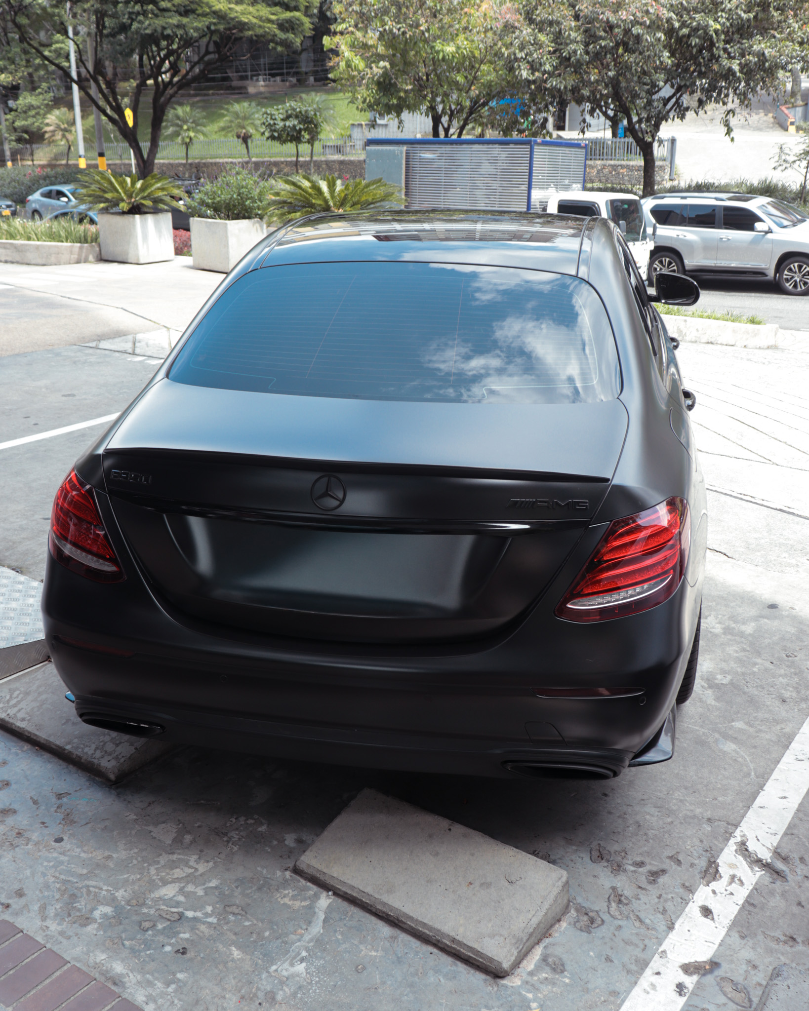 MERCEDES-BENZ E200 AVANTGARDE 2017