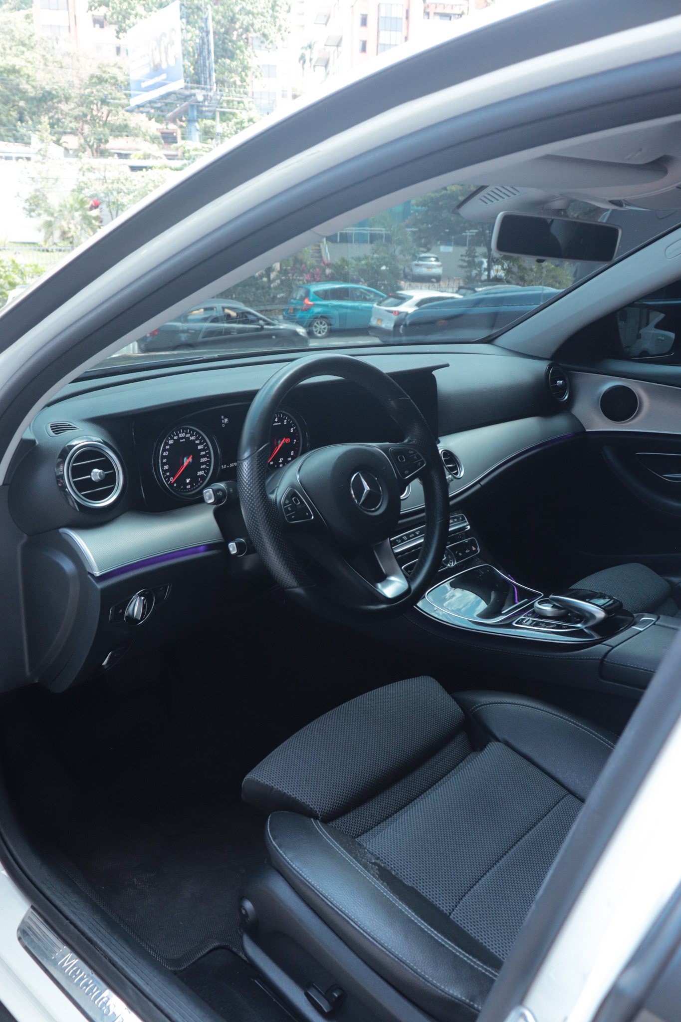 MERCEDES-BENZ E200 AVANTGARDE 2017