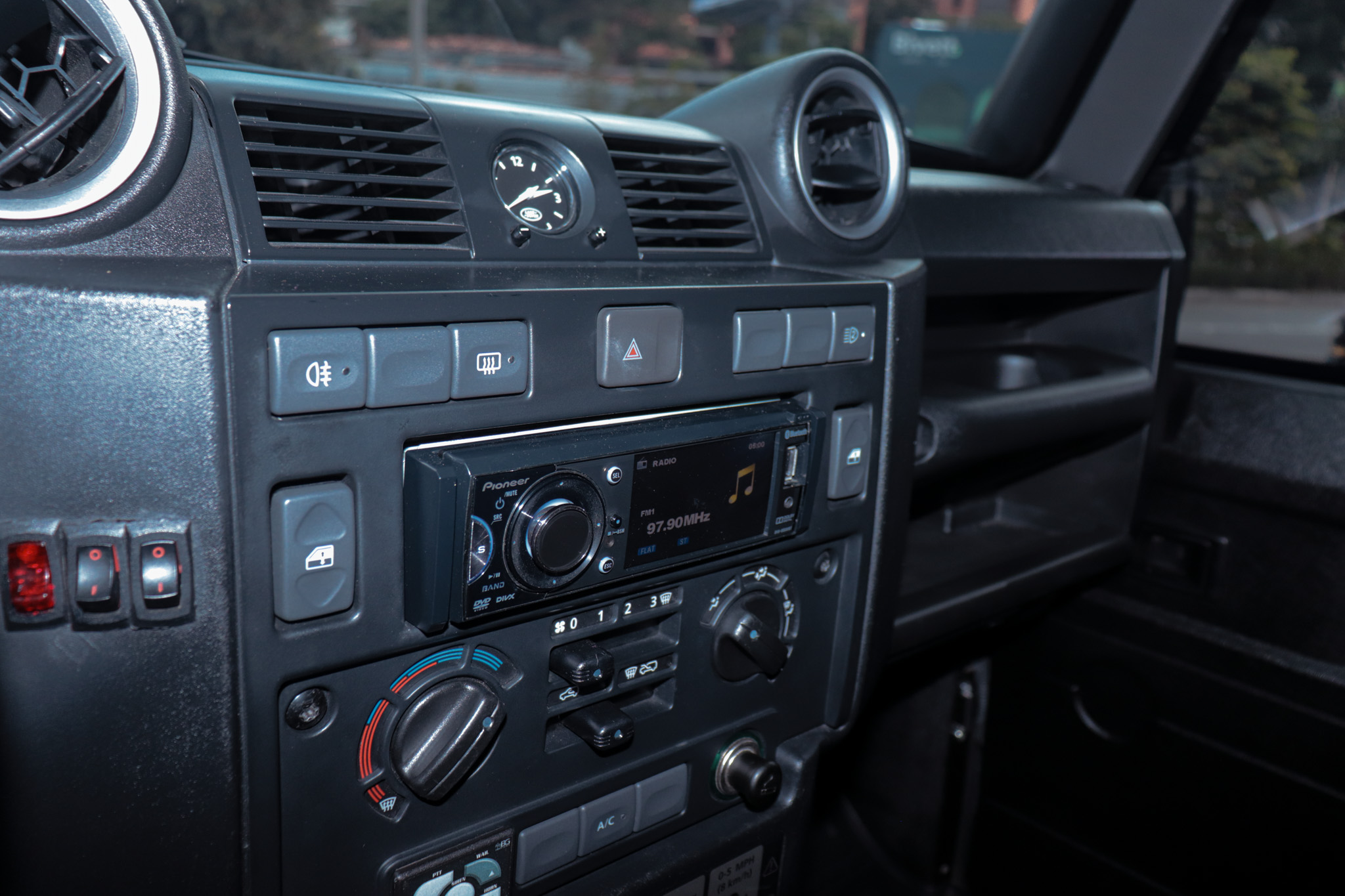 LAND ROVER DEFENDER 110 S (BLINDADO) 2013