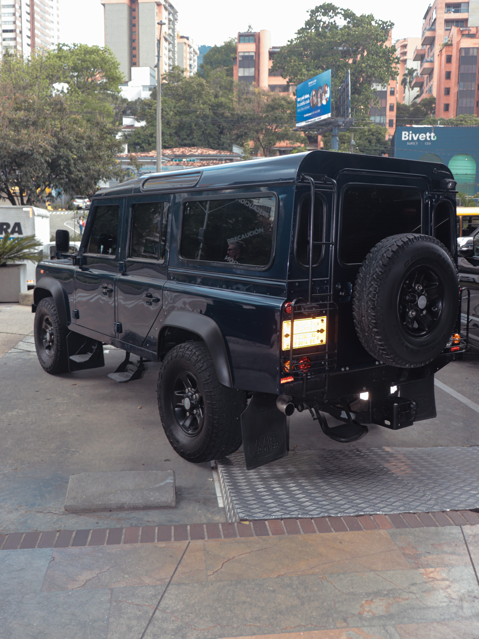 LAND ROVER DEFENDER 110 S (BLINDADO) 2013