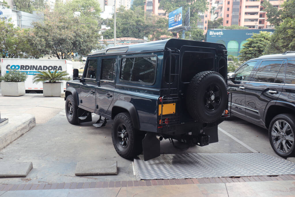 LandRover Defender110 S 2013 ID0071 23