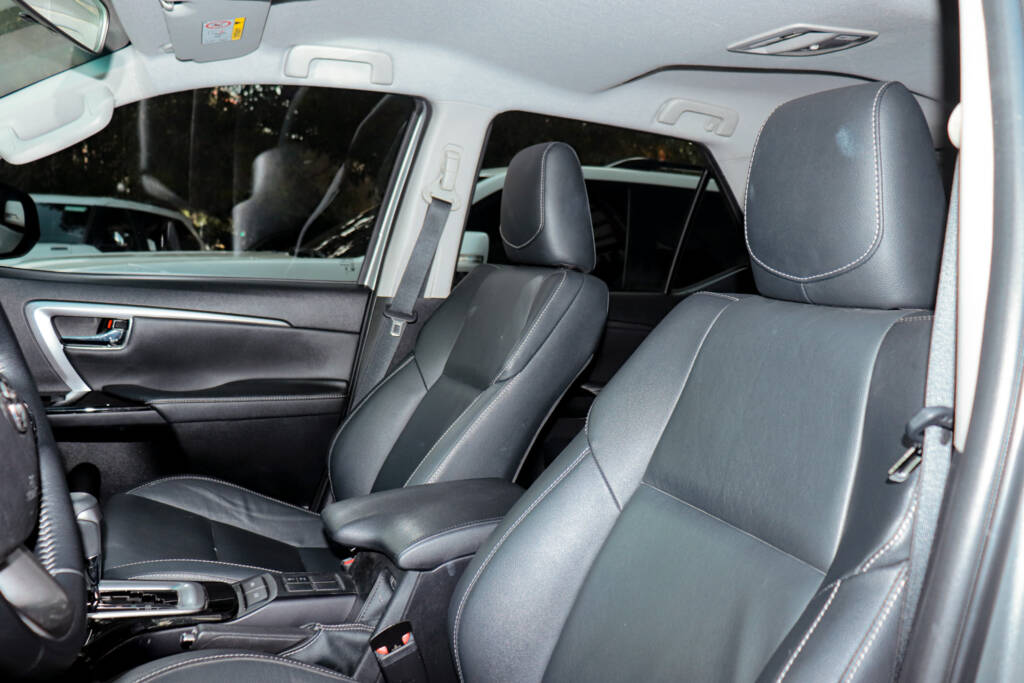 Toyota Fortuner SR 2023 ID0059 11