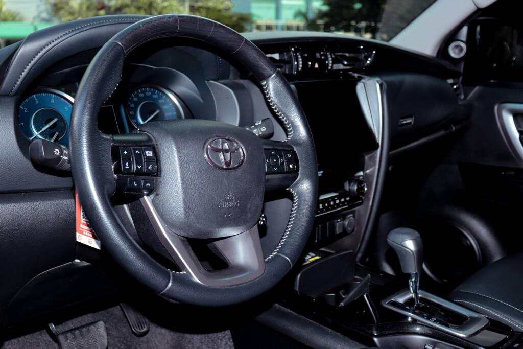 Toyota Fortuner SR 2023 ID0059 18