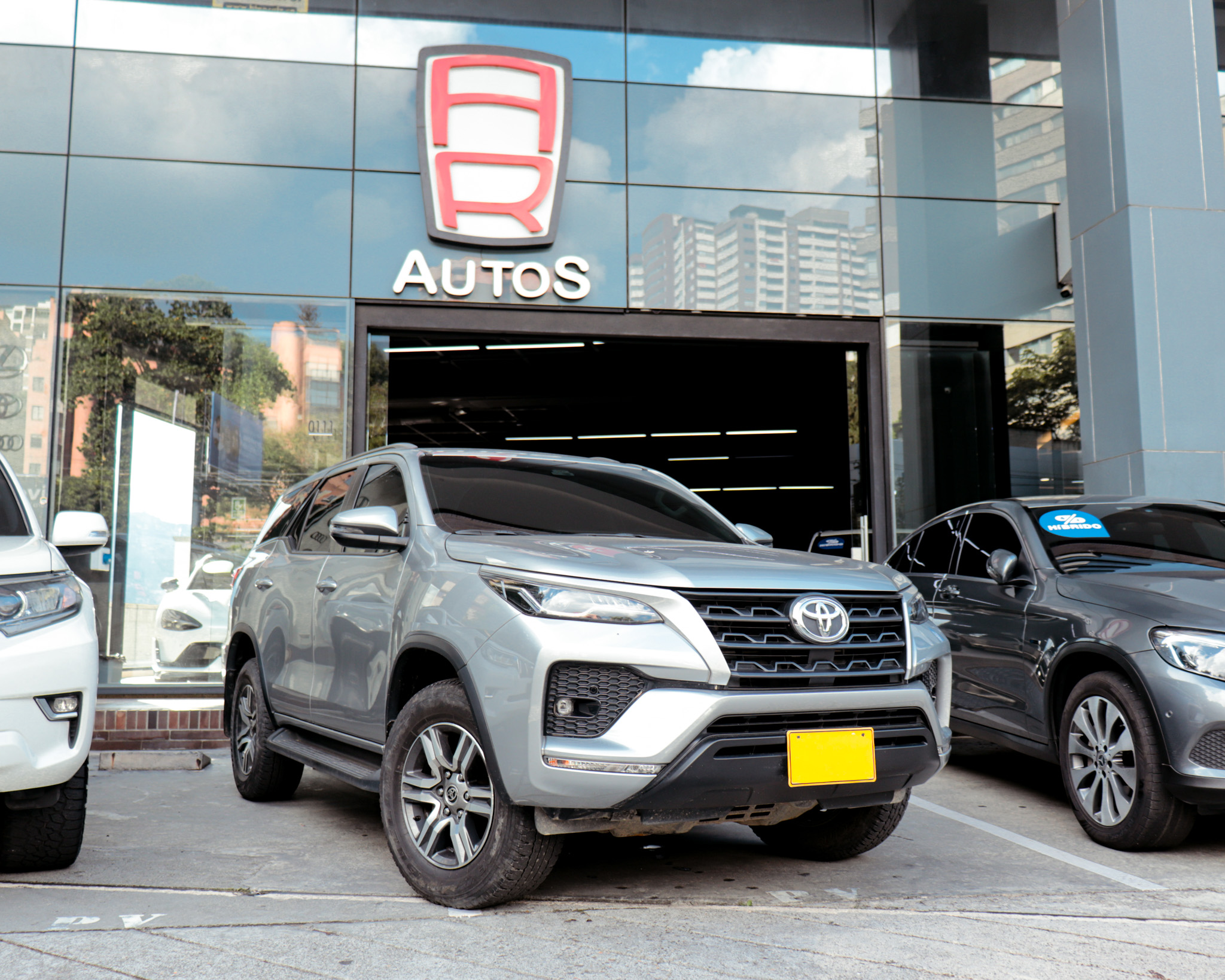 Toyota Fortuner SR 2023