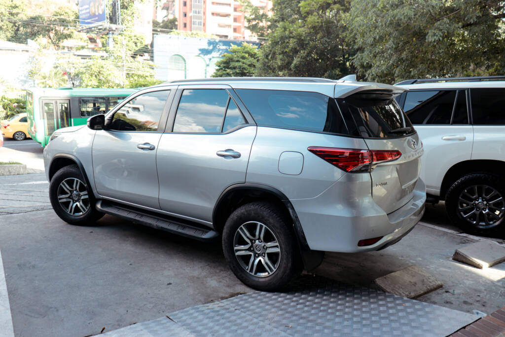 Toyota Fortuner SR 2023 ID0059 20