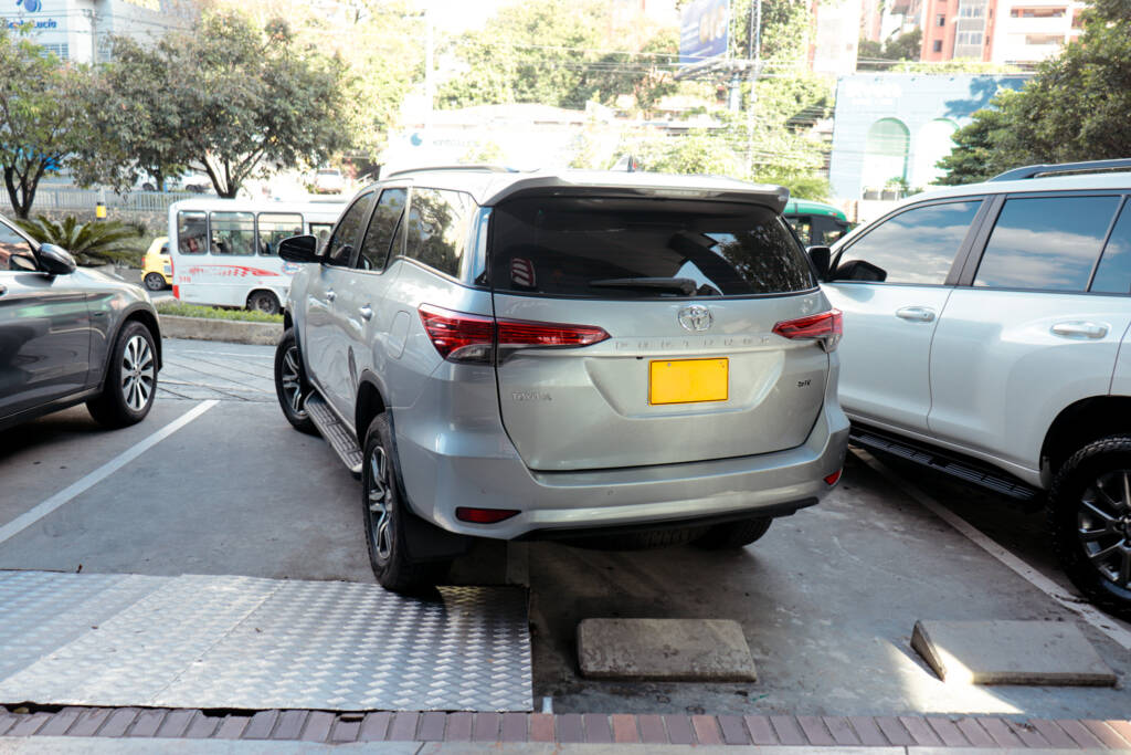 Toyota Fortuner SR 2023 ID0059 23