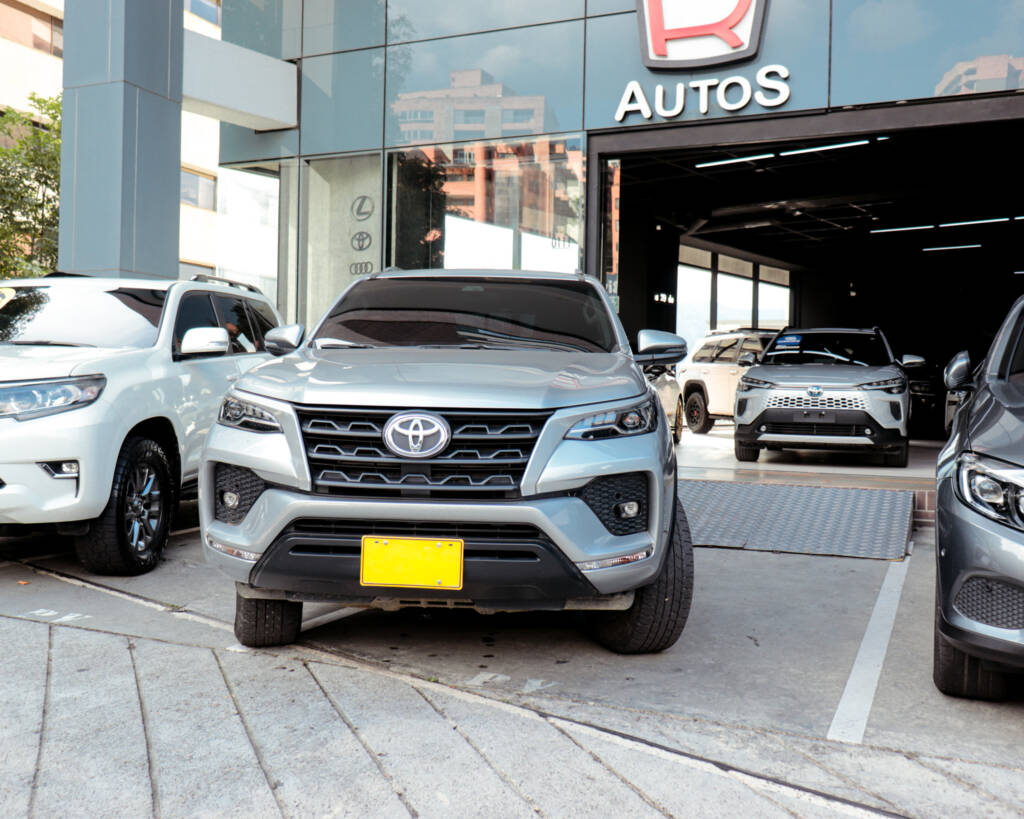 Toyota Fortuner SR 2023 ID0059 5