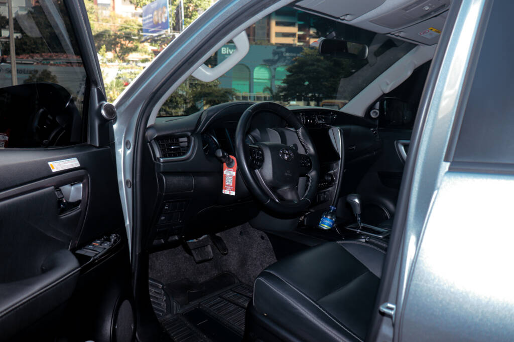 Toyota Fortuner SR 2023 ID0059 7