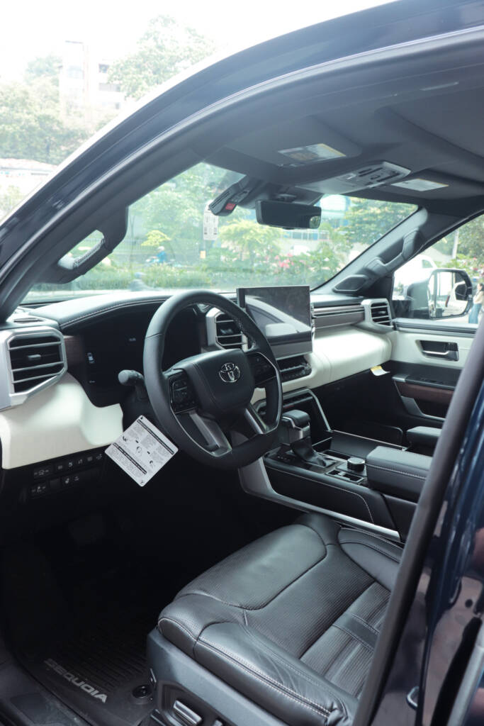 Toyota Sequoia Capstone 2025 ID0067 10