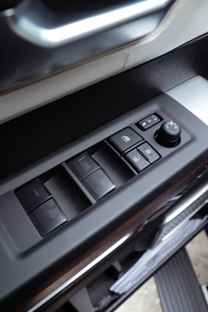 Toyota Sequoia Capstone 2025 ID0067 13