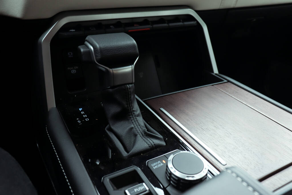 Toyota Sequoia Capstone 2025 ID0067 28