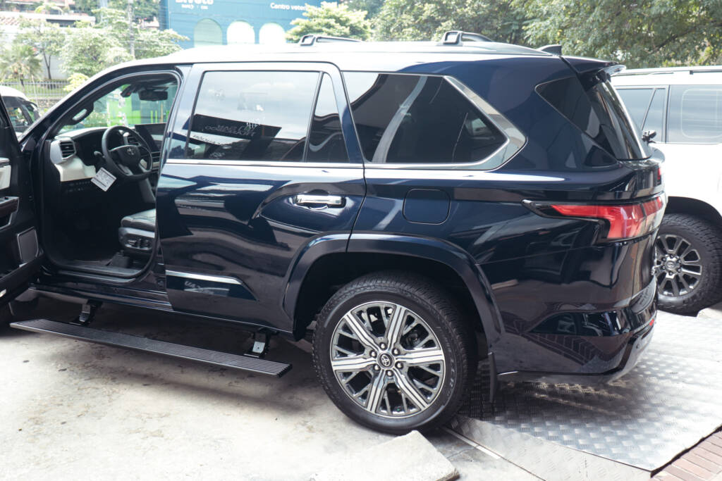 Toyota Sequoia Capstone 2025 ID0067 31