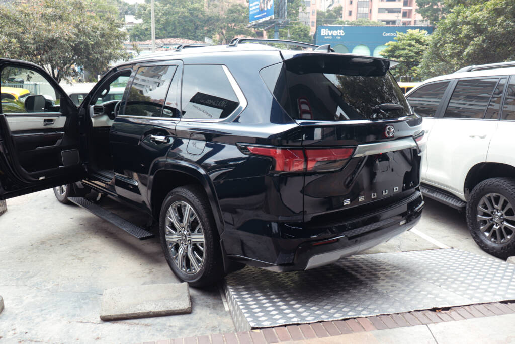 Toyota Sequoia Capstone 2025 ID0067 32