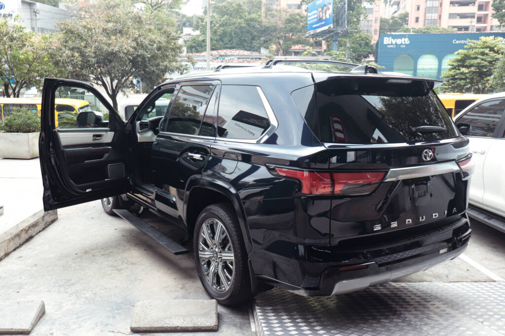 Toyota Sequoia Capstone 2025 ID0067 33