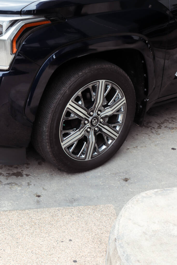 Toyota Sequoia Capstone 2025 ID0067 8