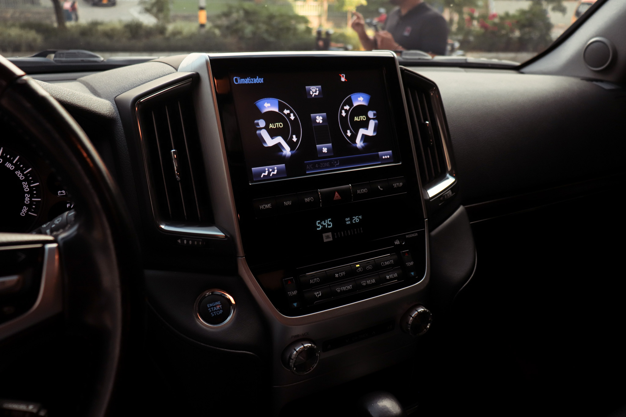TOYOTA LAND CRUISER 200 VX 2020