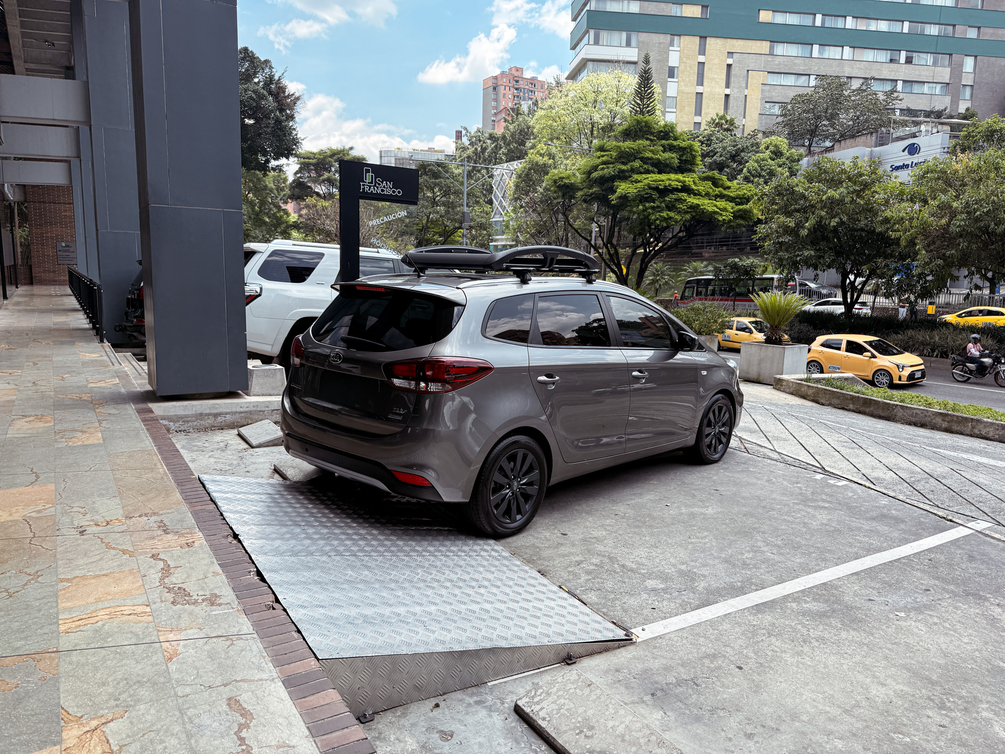 KIA CARENS SUV EX 2018