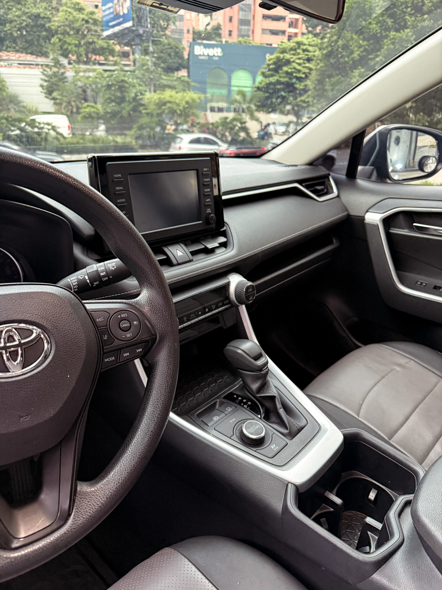 TOYOTA RAV4 XLE 2022
