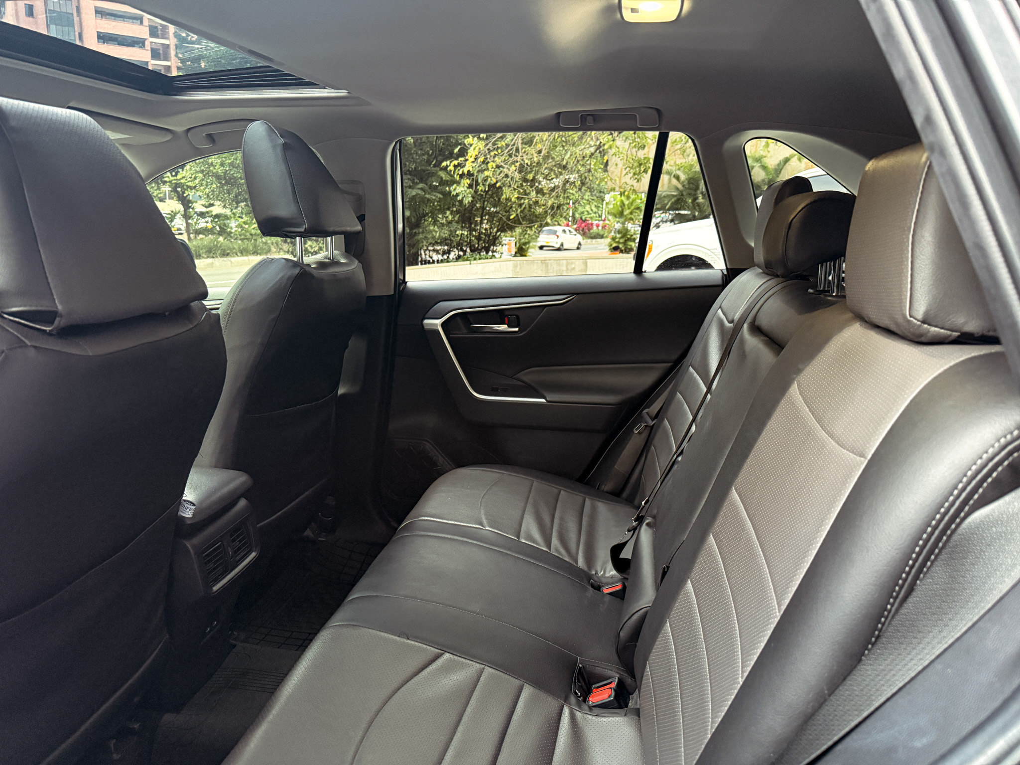 TOYOTA RAV4 XLE 2022