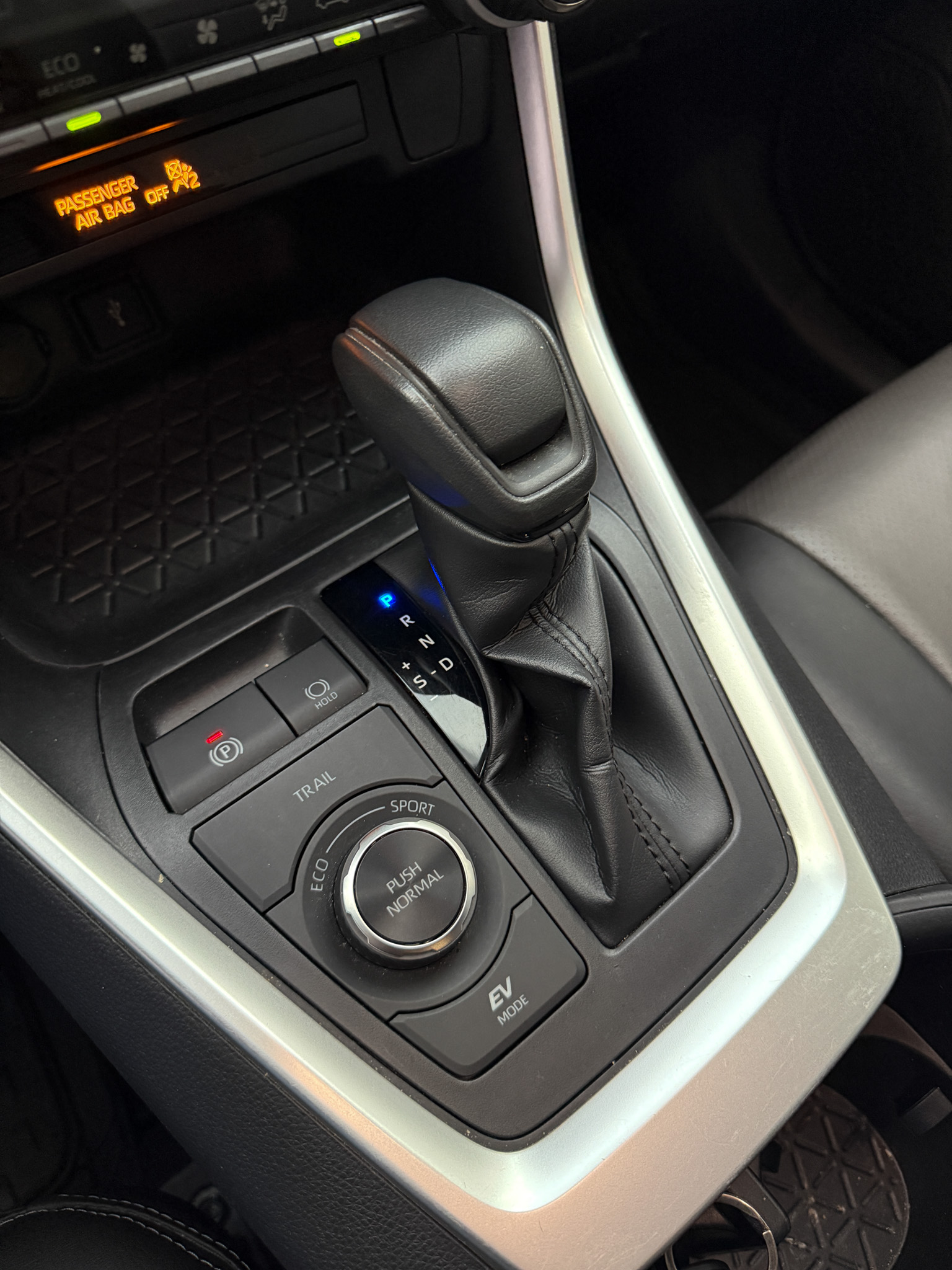 TOYOTA RAV4 XLE 2022
