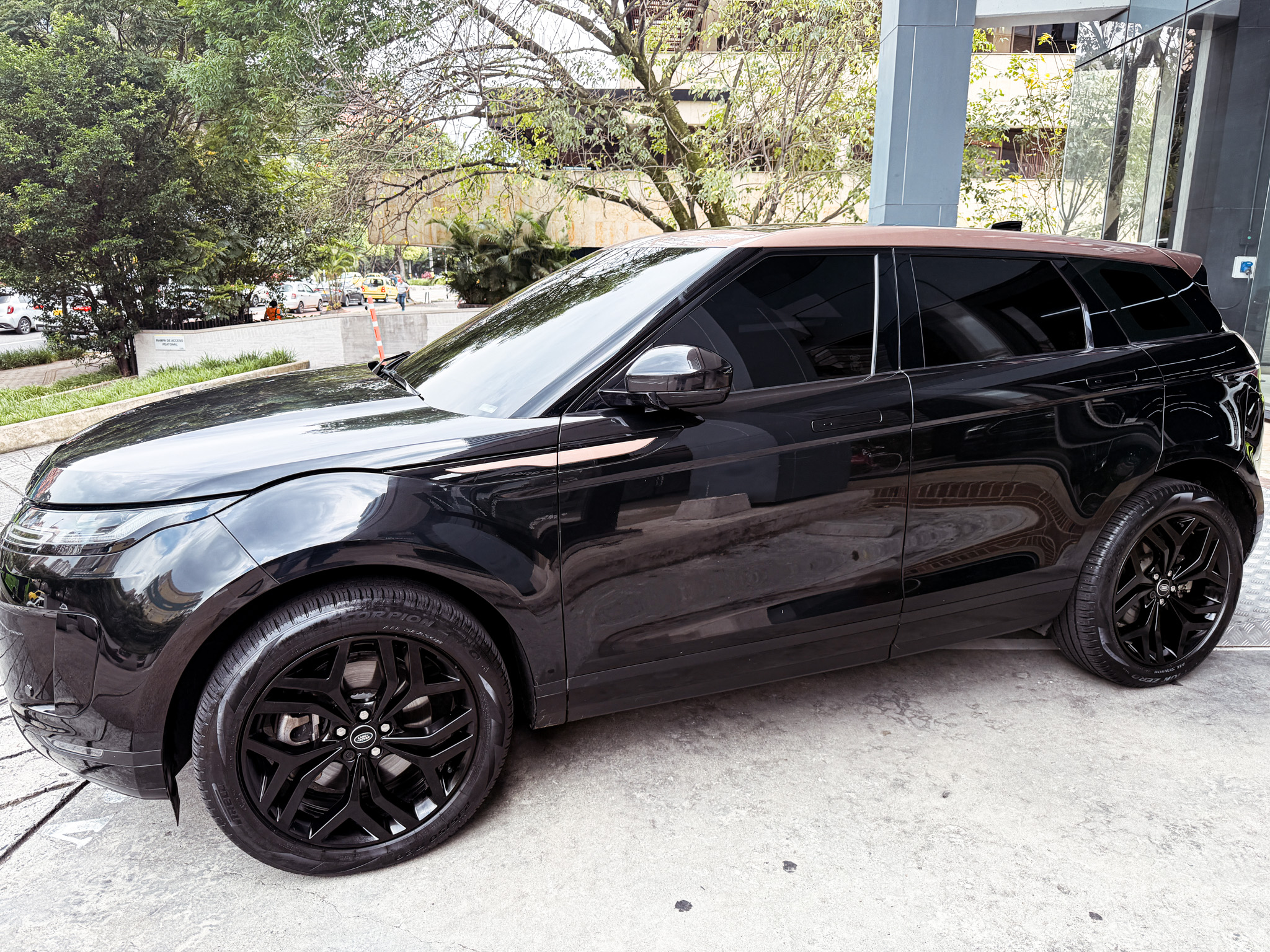 LAND ROVER RANGE ROVER EVOQUE 2023